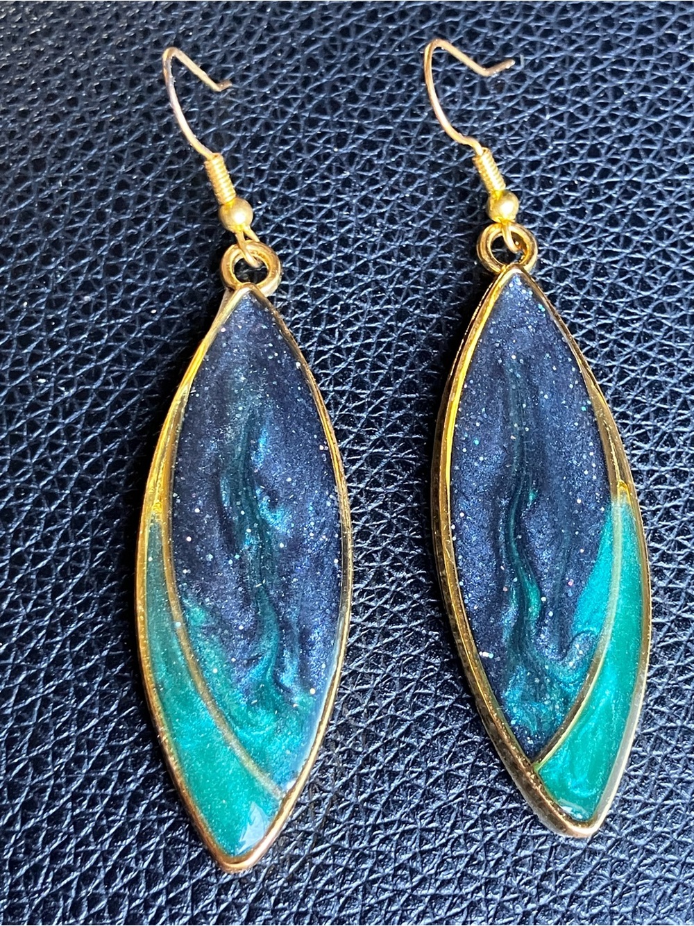 Blueish black and green Emerald Eclipse handcrafted elegant dangle earrings - Picture 4 of 6